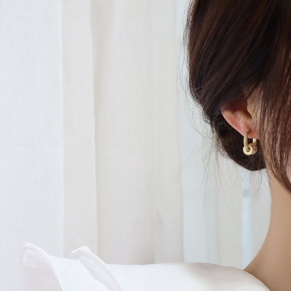 NEW 14K Gold Plated Diamond Circle Earrings - Picture 5 of 6